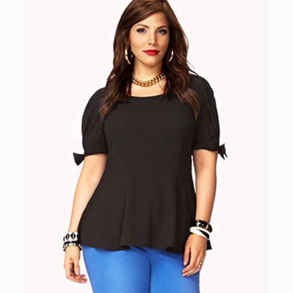 Forever 21 Tops - 🎀Forever 21 plus size peplum top with bows🎀